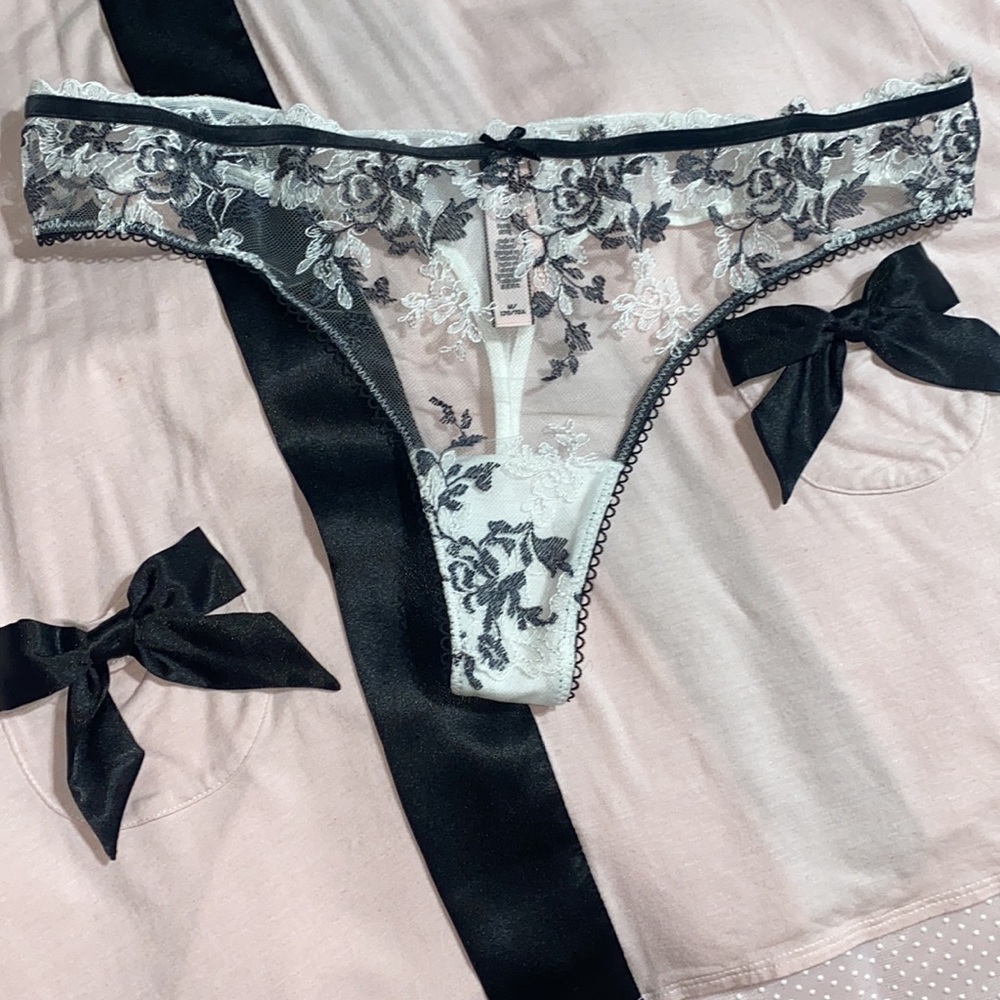 Brand New Victoria Secret Dream Angels Thong size M